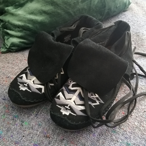 Tom's black suede moccasins ladies 8.5 - Picture 1 of 7